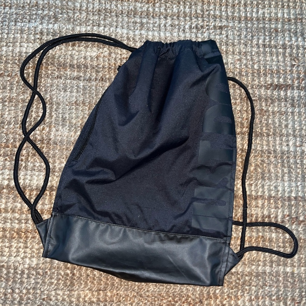 Nike Drawstring Bag - Picture 3 of 9
